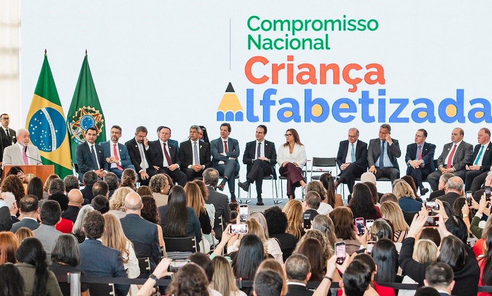 Governador Clécio Luís participa de assinatura do Compromisso Nacional Criança Alfabetizada