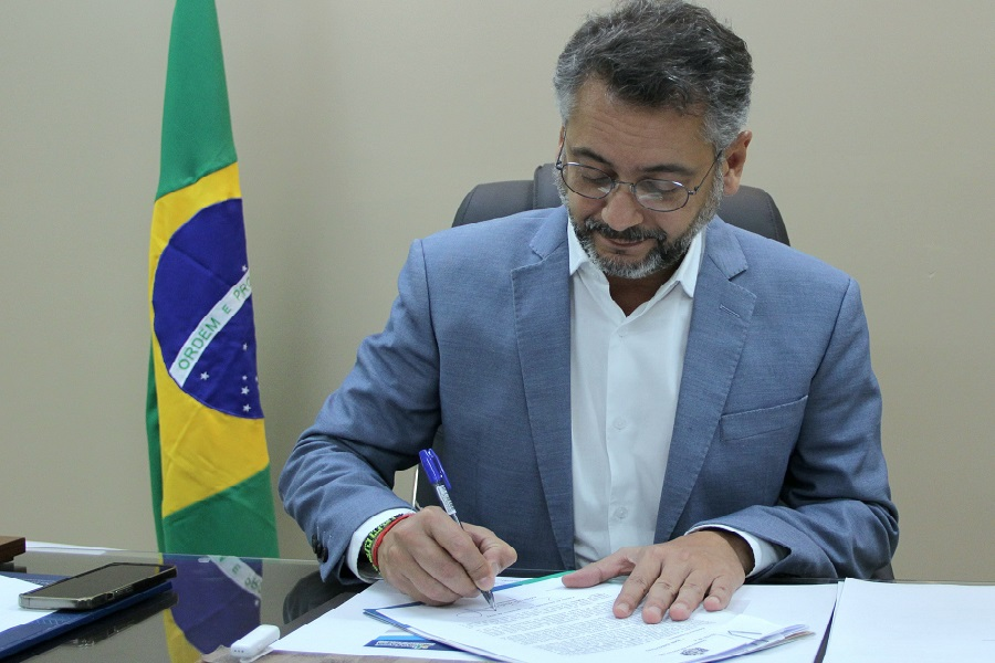 Governo do Amapá apresenta à Alap proposta que prevê mais 4,16% de reajuste salarial para profissionais da educação