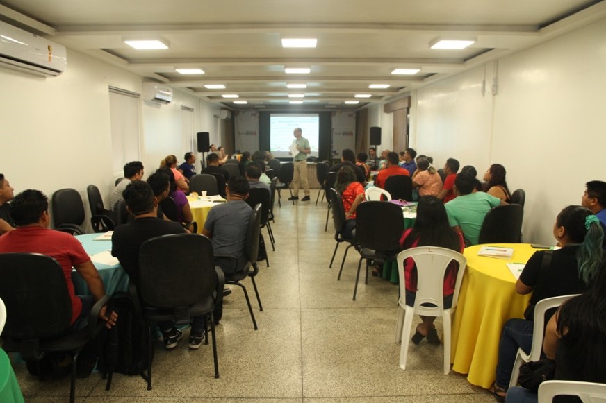 Governo do Amapá realiza encontro com diretores e pedagogos do Parque do Tumucumaque para discutir educação indígena