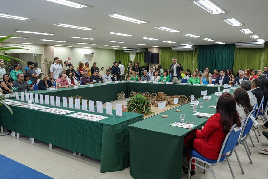 Governo do Amapá apresenta dados positivos da alfabetização para prefeitos e profissionais da educação dos 16 municípios