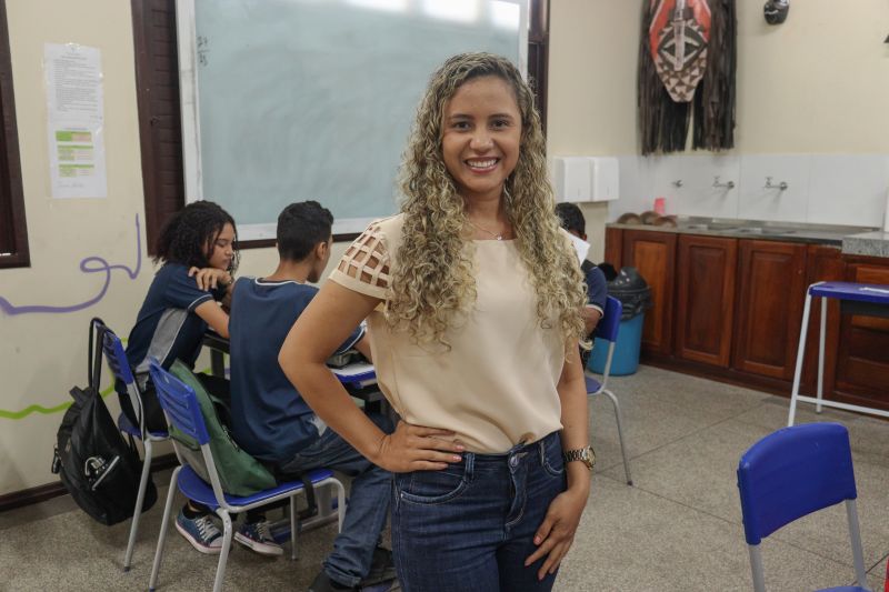 ‘Os laboratórios novos facilitam o nosso trabalho’, comemora professora da Escola Estadual Antônio João, entregue pelo Governo do Amapá