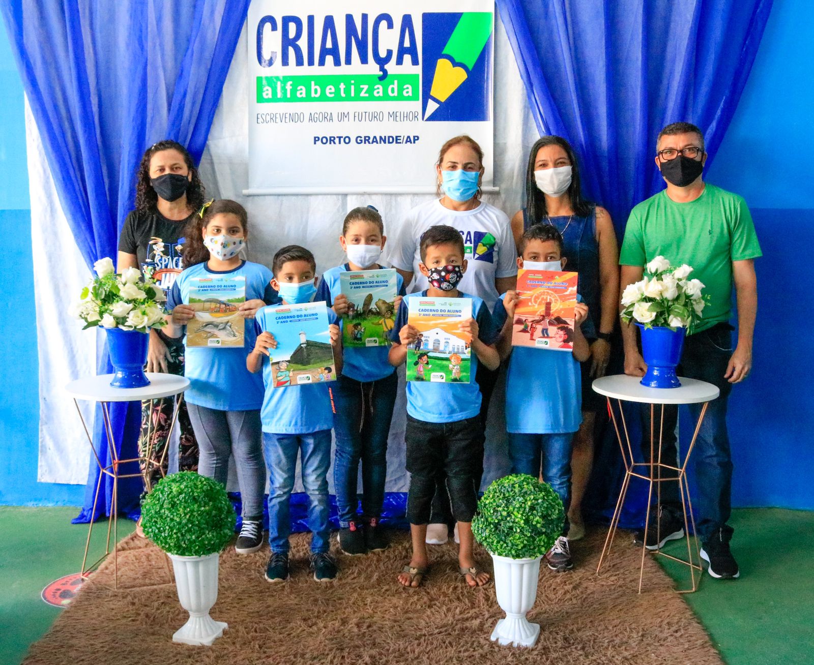 Circuito Educação entrega mais de mil kits de livros do Criança Alfabetizada para escolas de Porto Grande