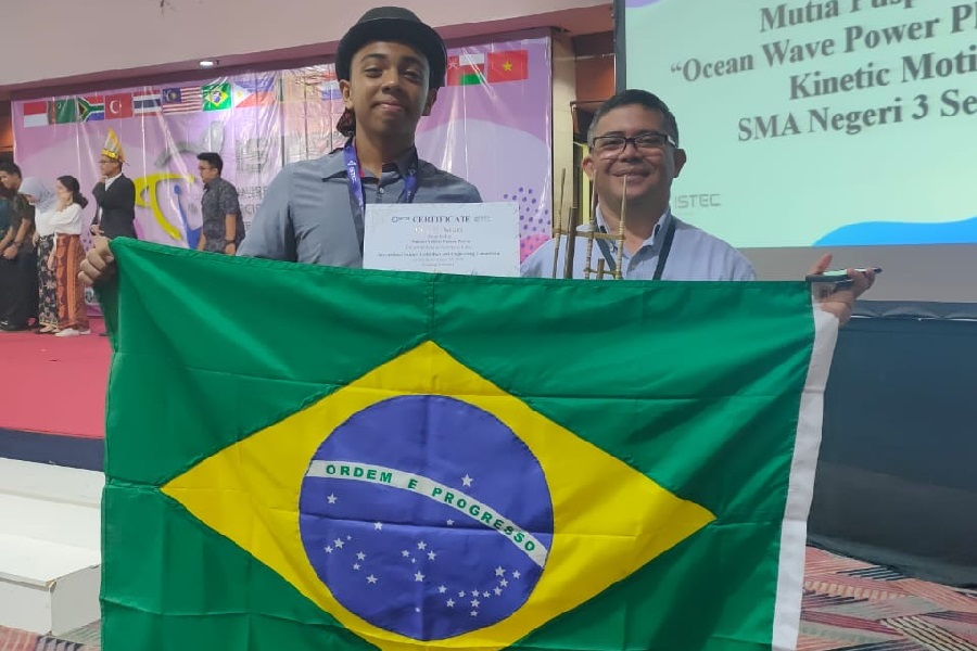 Estudante amapaense é premiado em feira na Indonésia por aplicativo terapêutico