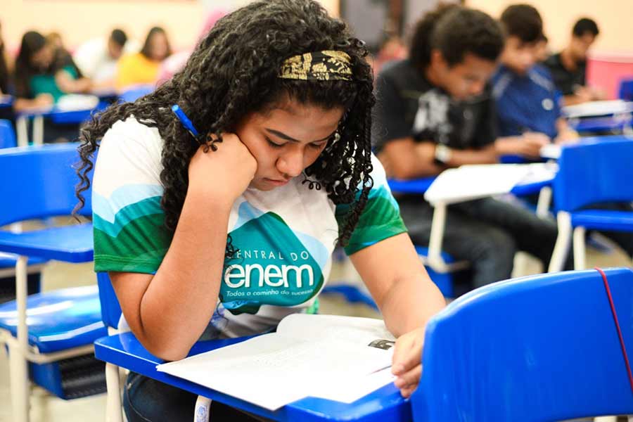 Central do Enem: estudantes testam conhecimentos em simulado idêntico ao exame