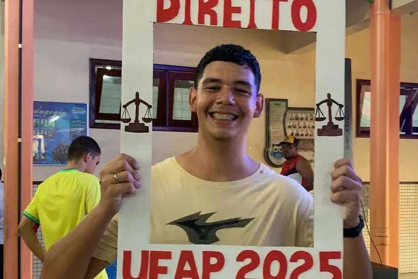 'Essa conquista representa o fruto do meu esforço', celebra estudante da rede pública de ensino do Amapá aprovado em Direito na Ueap 