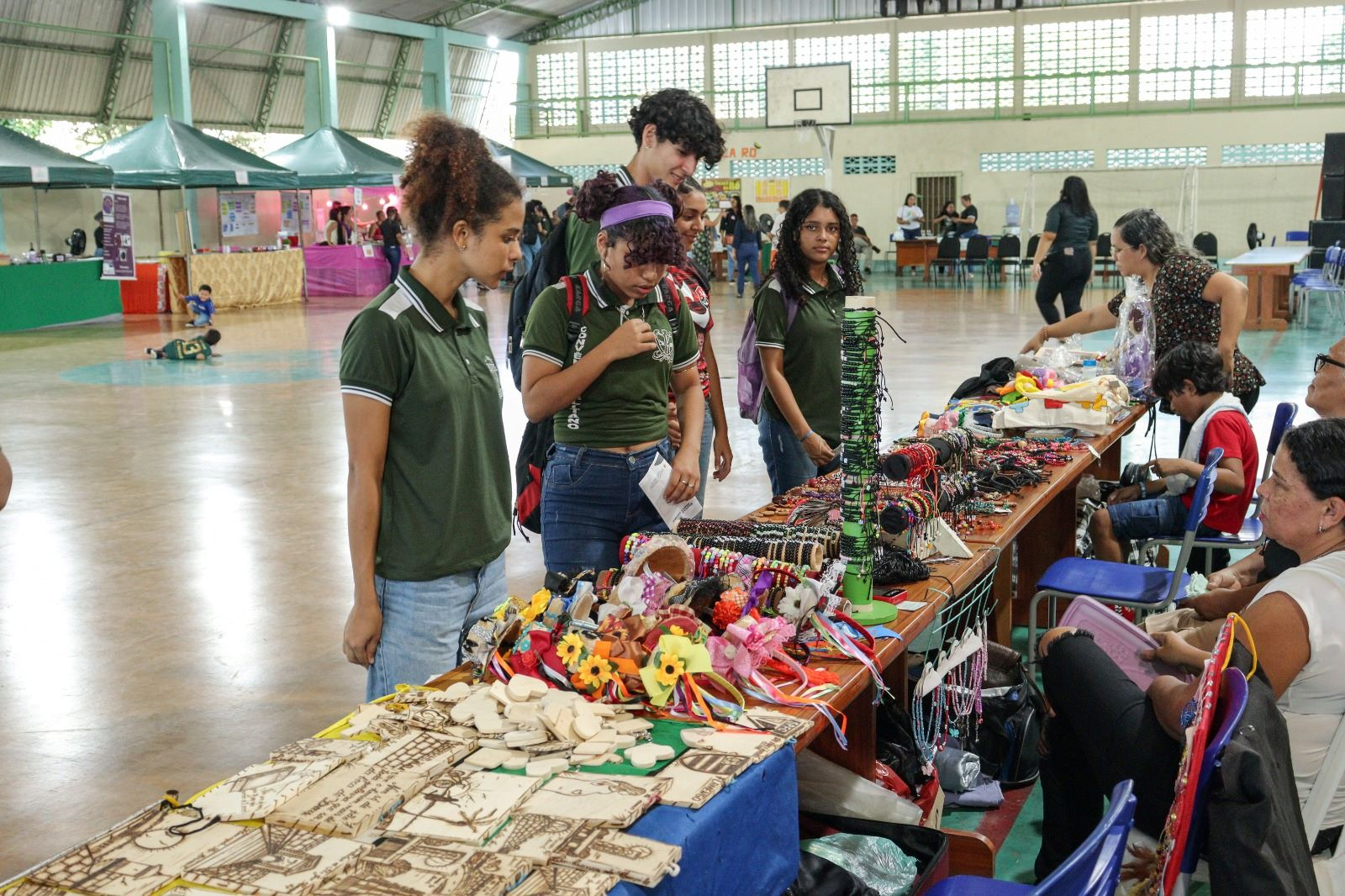 Com apoio do Governo do Amapá, Centro de Educação Profissional Josinete Barroso promove feira de empreendedorismo estudantil