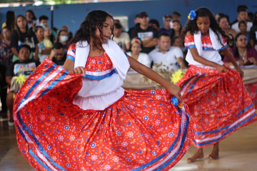 Governo do Amapá reúne mais de mil estudantes na sexta edição do projeto ‘Cantando Marabaixo nas Escolas’, em Ferreira Gomes
