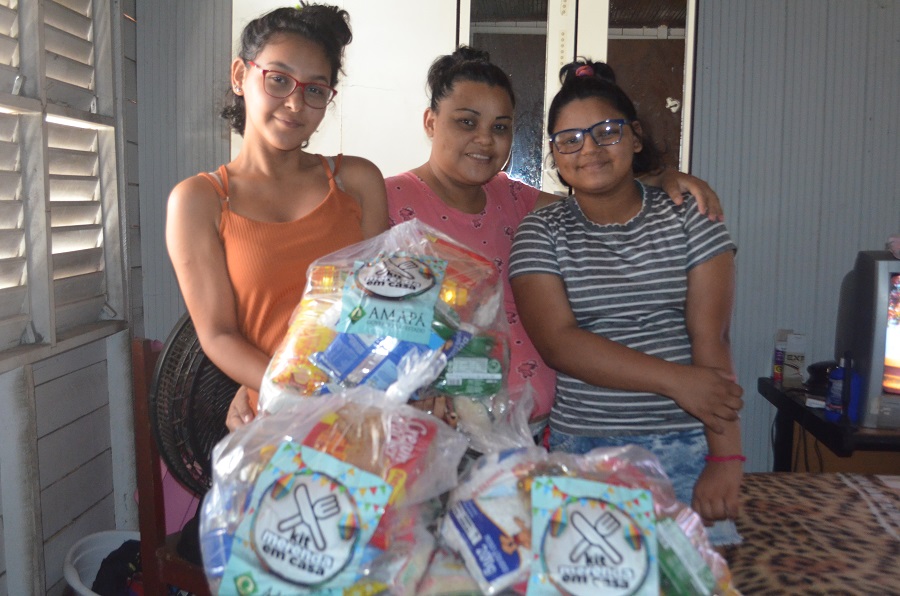 “Pela terceira vez terei um reforço na alimentação das minhas filhas”, diz mãe ao receber Kit Merenda em Casa
