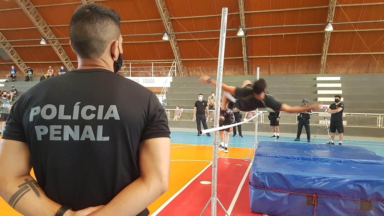 Candidatos do concurso do IAPEN fazem testes de aptidão física  