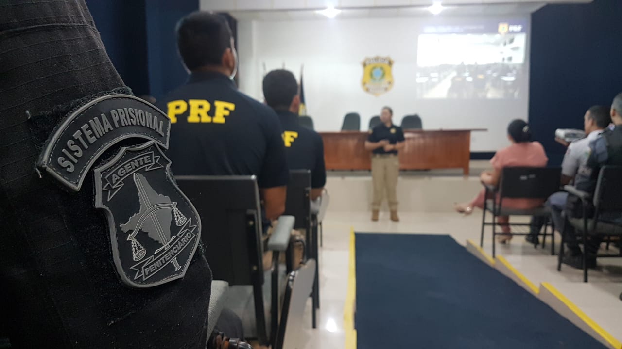 Agentes do IAPEN participam de ação da PRF/AP na zona Norte de Macapá
