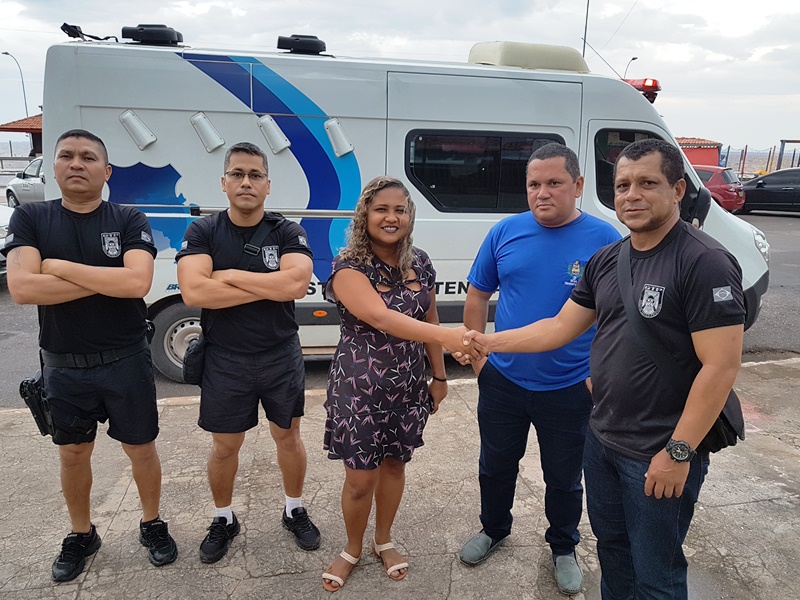 Agentes do IAPEN fazem doação a vítimas de incêndio