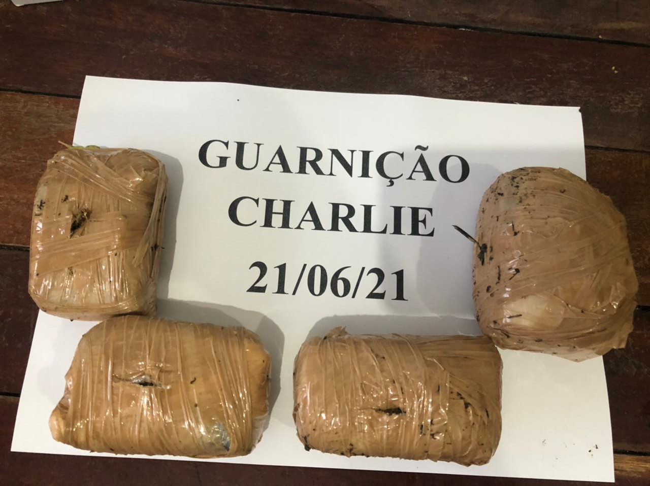 Policiais Penais vistoriam mata e encontram drogas no entorno do presídio