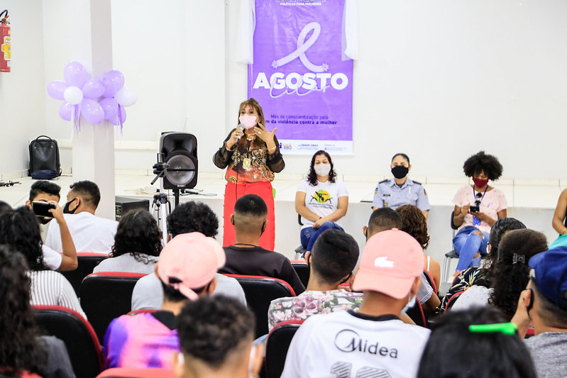 Governo do Amapá alerta jovens sobre a violência contra mulher