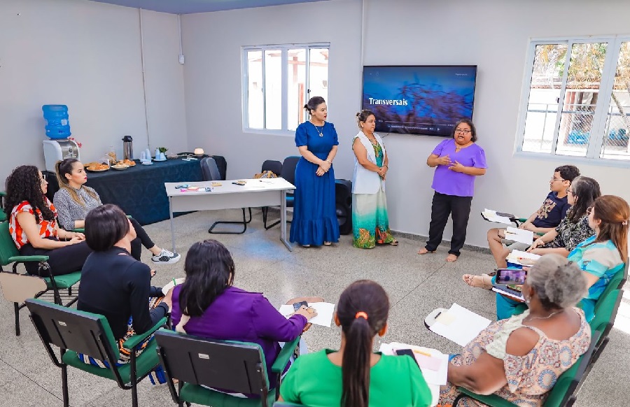 Secretaria das Mulheres debate acolhimento de crianças trans no contexto familiar