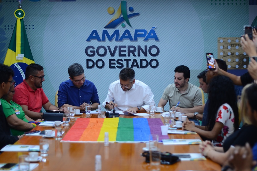 Governador Clécio Luís assina decreto de convocação para a 4ª Conferência Estadual LGBTQIA do Amapá