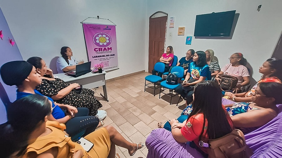 No 'Outubro Rosa', Governo do Amapá orienta mulheres de Laranjal do Jari sobre prevenção do câncer de mama