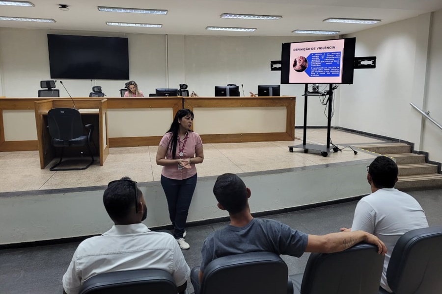 Governo do Amapá e Tjap promovem palestras para homens sobre violência contra a mulher, em Oiapoque