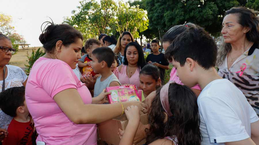 ‘Mães e filhos’ são acolhidos em programação do Outubro Rosa