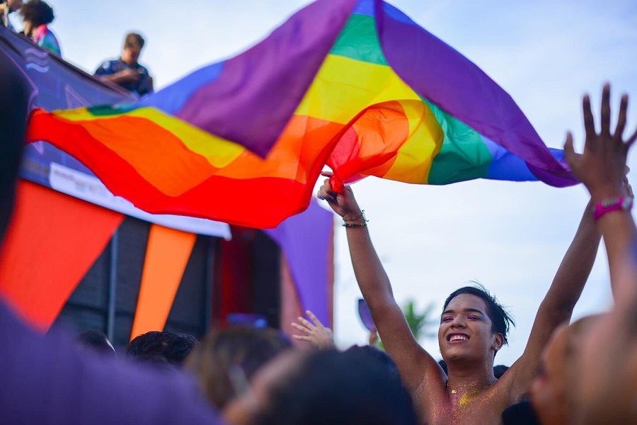Governo do Amapá ilumina Monumento Marco Zero do Equador em ação pela causa LGBTQIAP+
