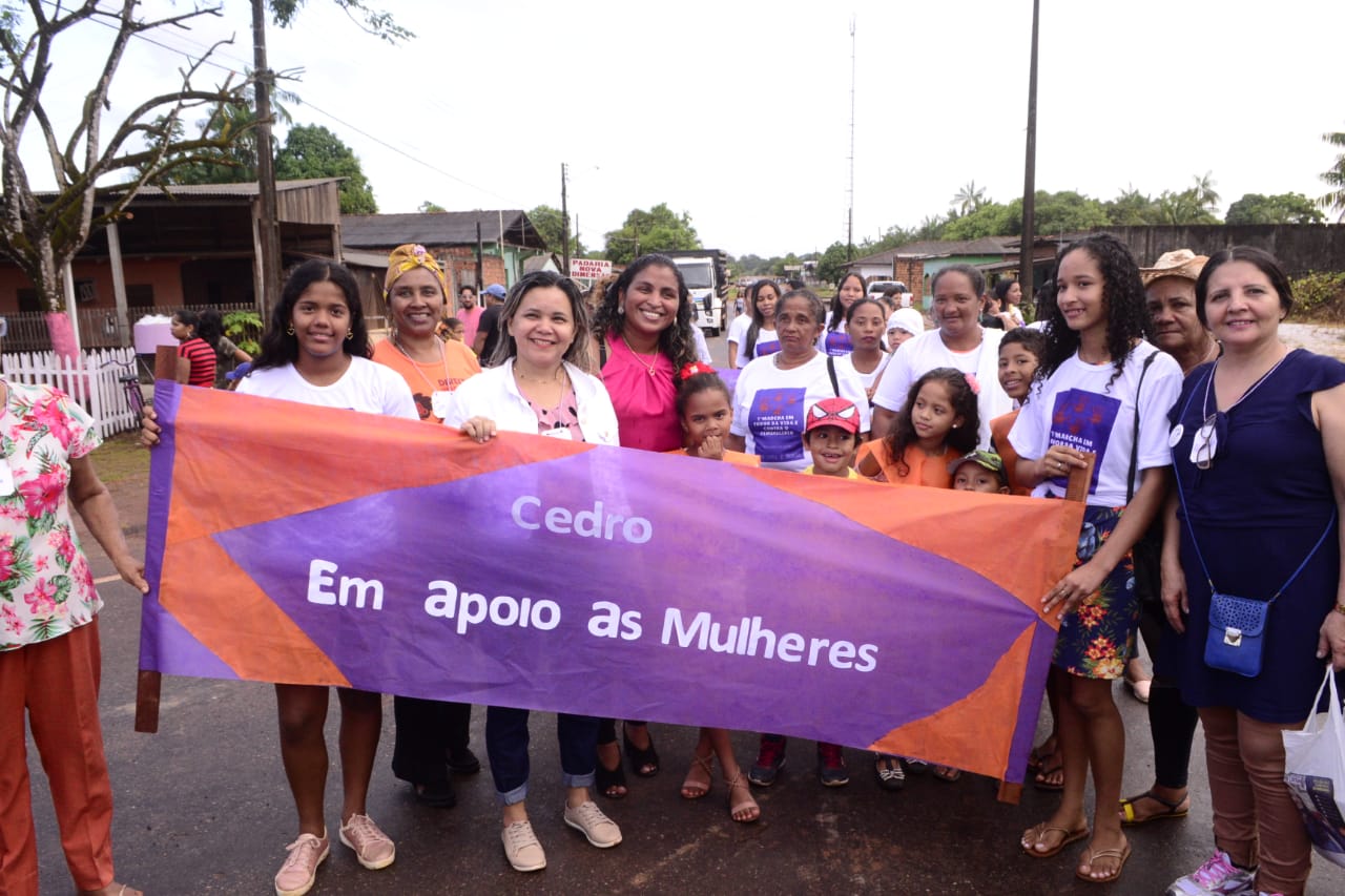 GEA fortalece políticas para mulheres com marcha contra o feminicídio em Tartarugalzinho