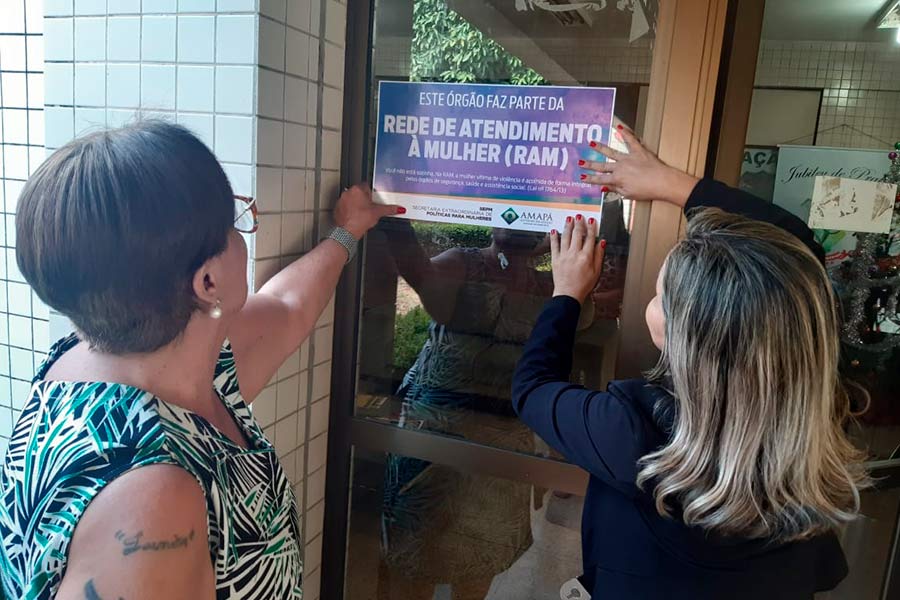 Placas selos vão ajudar mulheres vítimas de violência a identificar locais de atendimentos