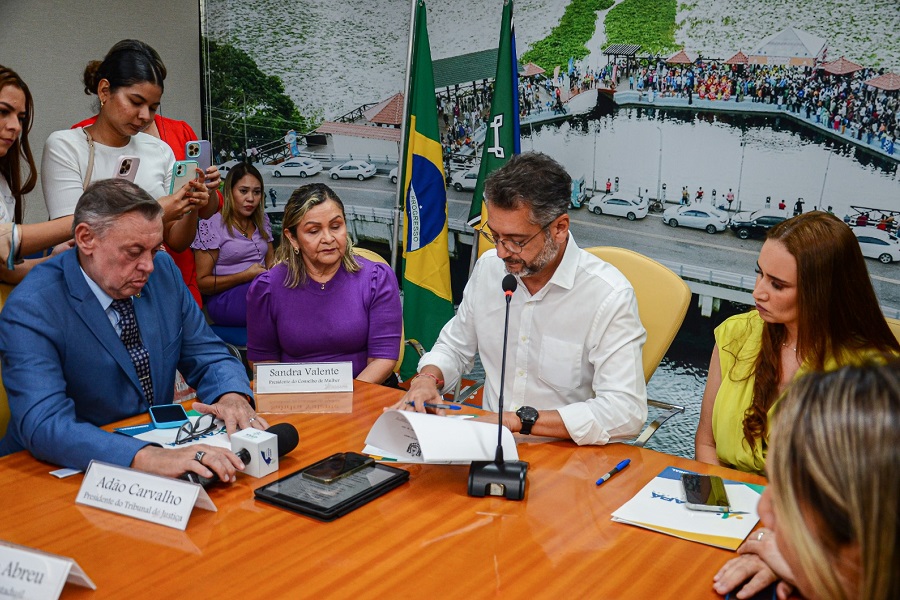 Governador Clécio Luís sanciona lei de medidas preventivas e combate ao feminicídio no Amapá