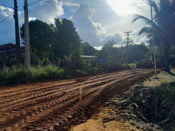 A Prefeitura Municipal de Oiapoque, através da Secretaria de Obras e Infraestrutura, esteve realizando um trabalho de manutenção das ruas e avenidas do bairro Belo Monte, na manhã de ontem 