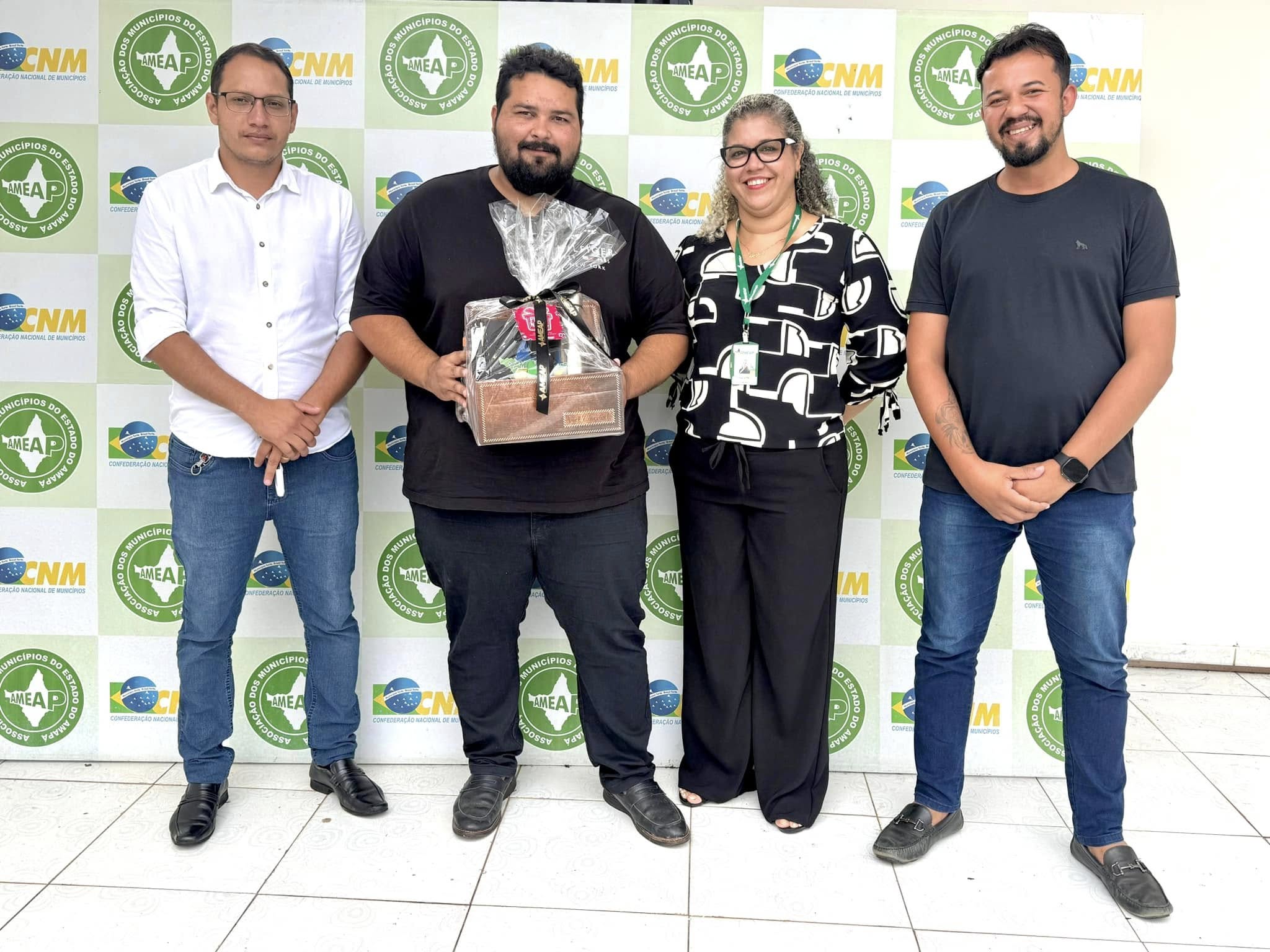 O Prefeito de Oiapoque, Breno Almeida, esteve em agenda institucional na Associação dos Municípios do Estado do Amapá (AMEAP), na capital Macapá.