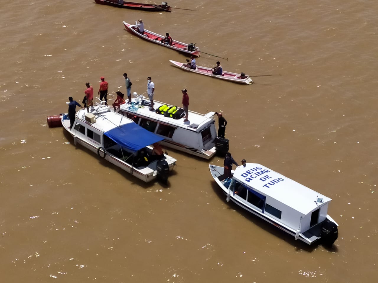 Estado abre contratação emergencial de empresa para içar navio naufragado