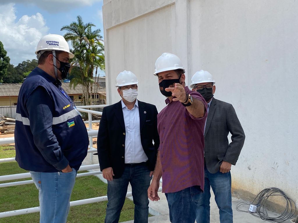 PGE participa de visita técnica às obras do setor da saúde no AP