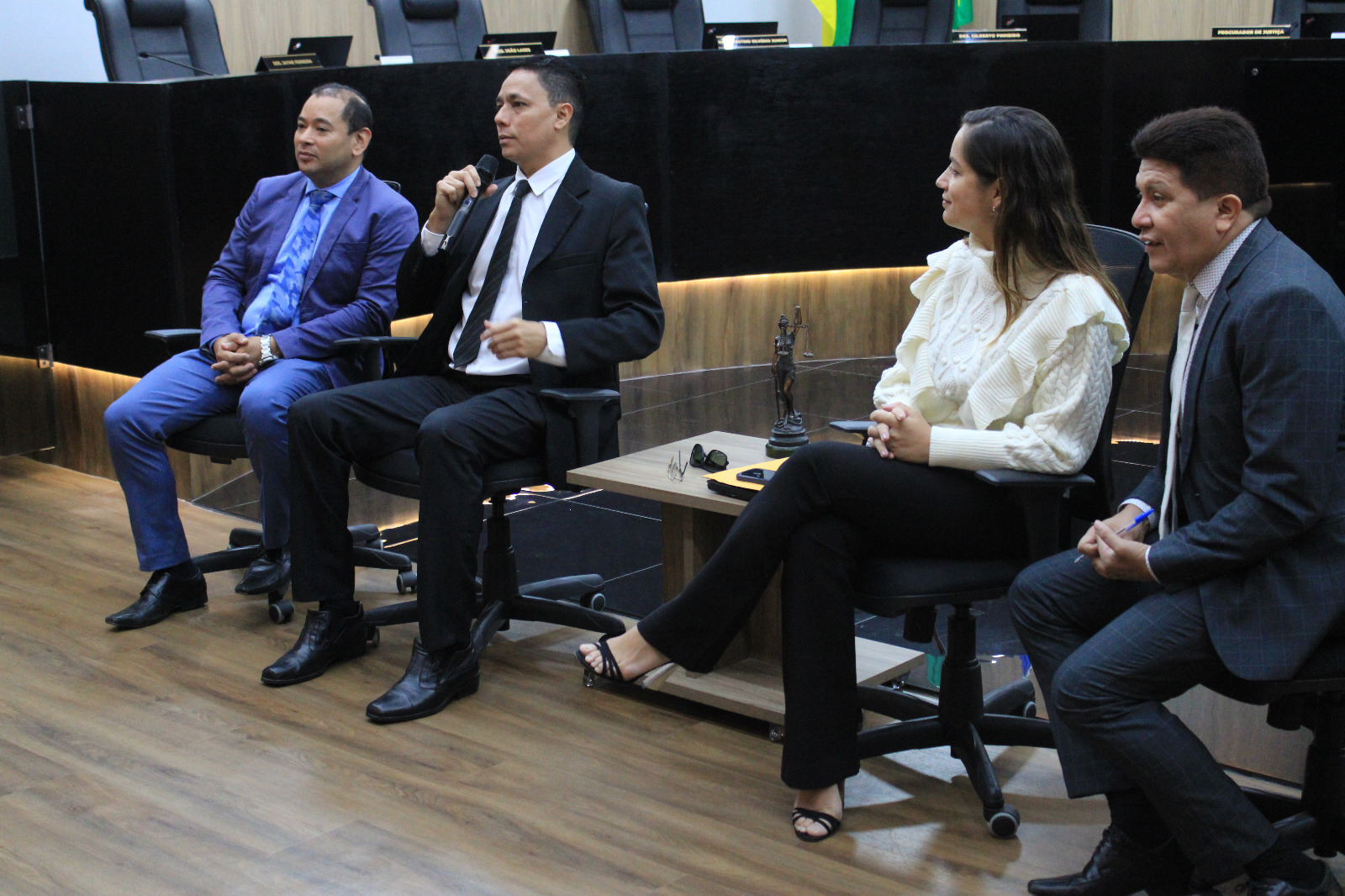 PGE participa de encontro no Tribunal de Justiça do Amapá com ex-funcionários de empresa terceirizada que prestaram serviços ao TJAP