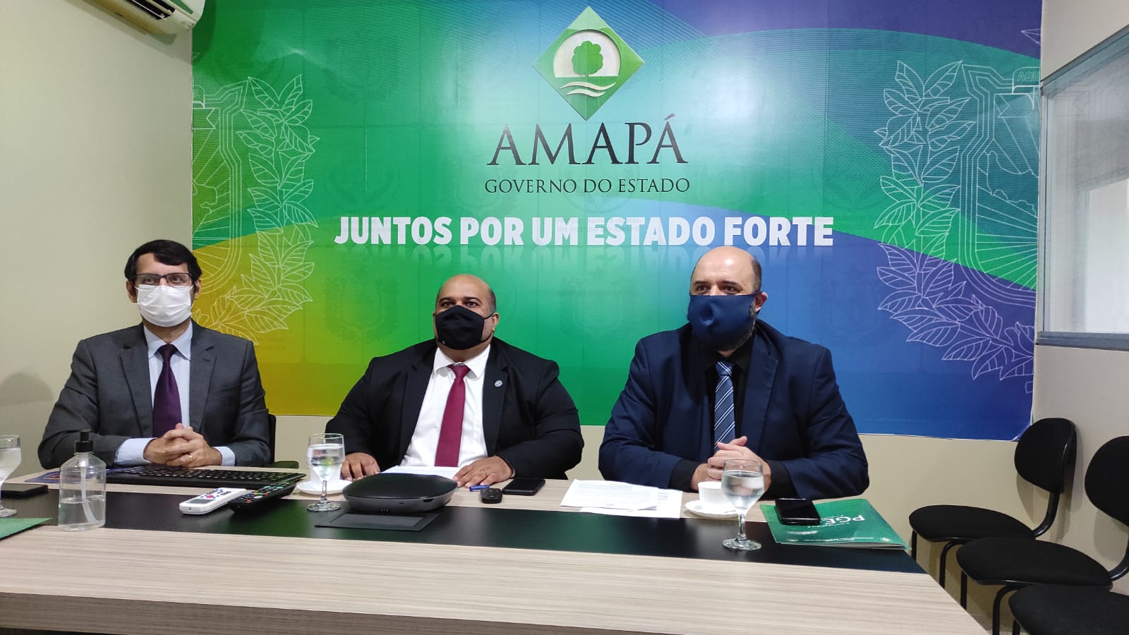 PGE participa de audiência com Núcleo de Conflitos do TJAP