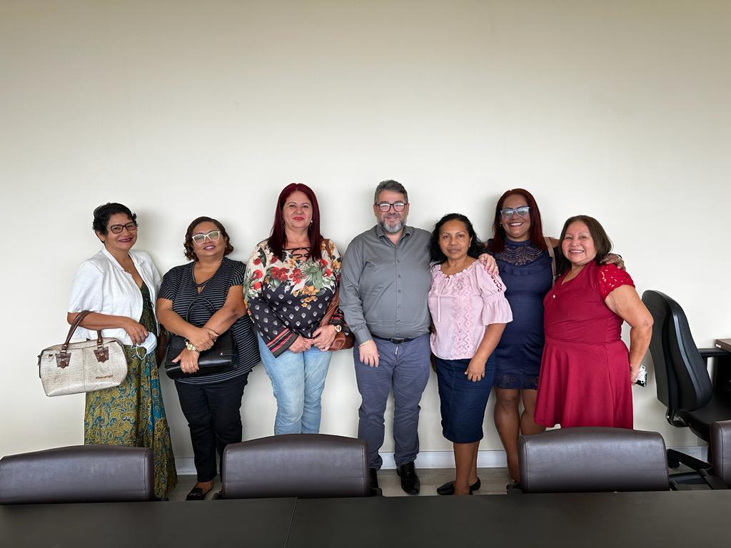 Procurador-geral, Dr. Narson Galeno recebe comitiva de professoras e trata sobre processo seletivo do Sistema de Organização Modular de Ensino Indígena