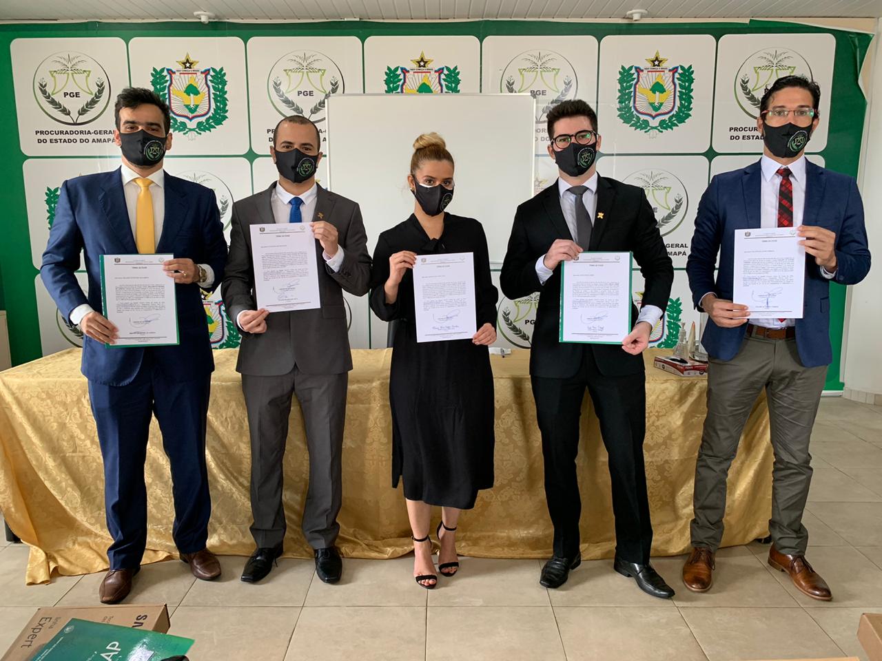 PGE empossa cinco novos procuradores do Estado em cerimônia restrita