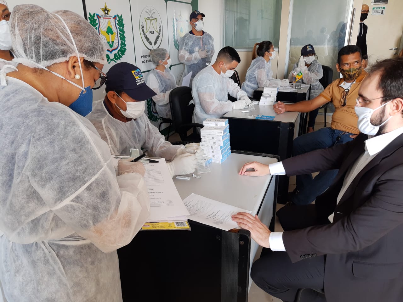 Covid-19: Servidores da PGE fazem teste rápido em ação de saúde