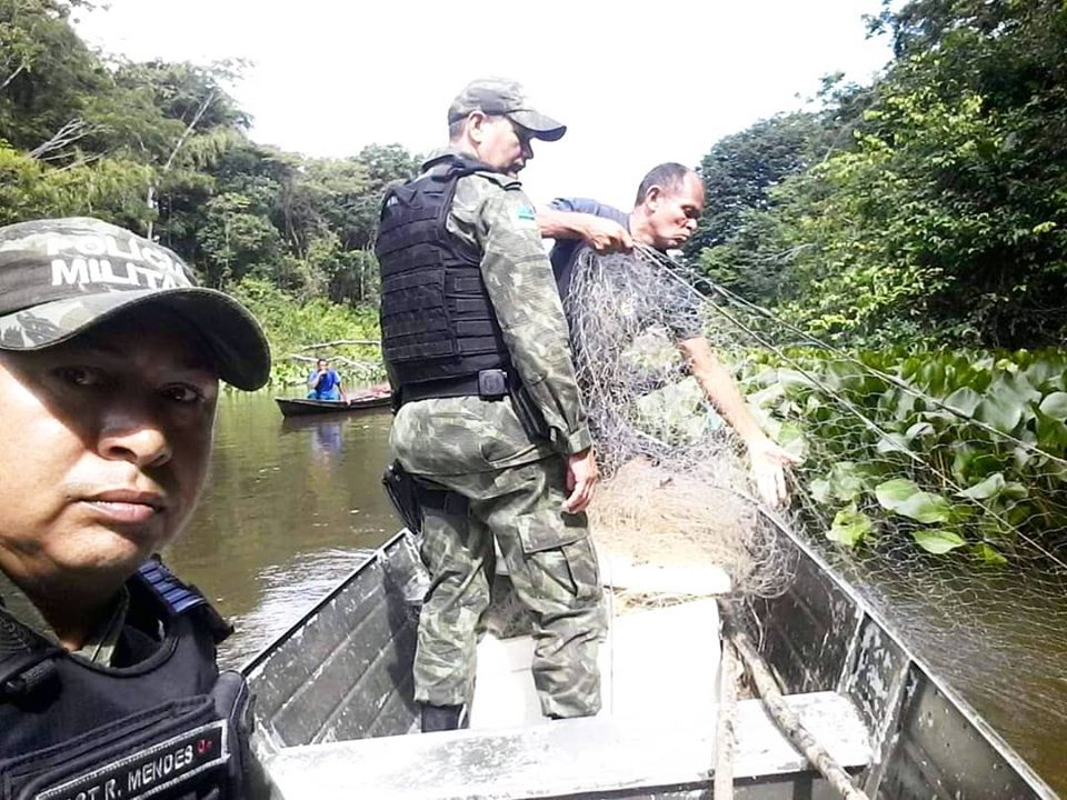Durante fiscalização no interior, Batalhão Ambiental da Polícia Militar apreende redes de pesca