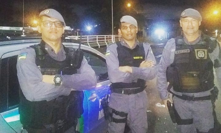 Heróis fardados salvam vítima de afogamento