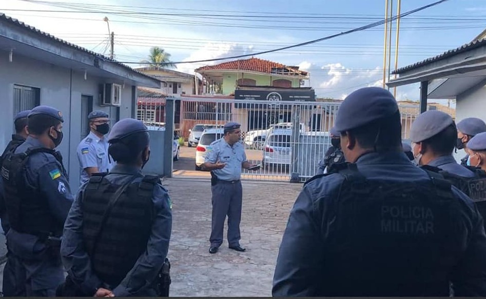 Policiais do 6º Batalhao recebem visita da Capelania da PM-AP
