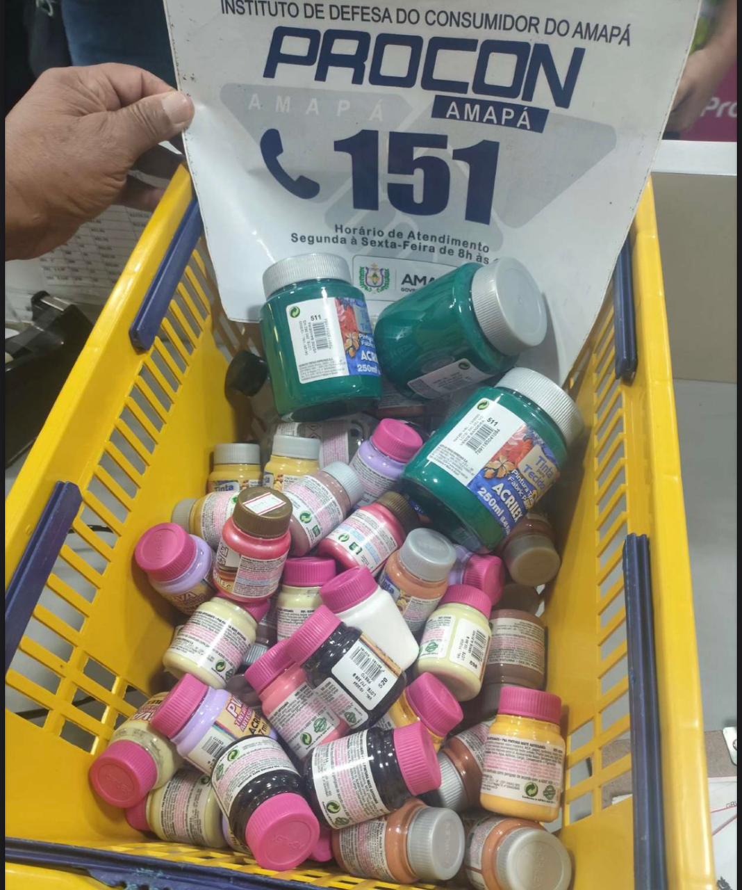 Operação ‘Volta às Aulas’: Procon Amapá recolhe produtos fora do prazo de validade em papelaria de Macapá