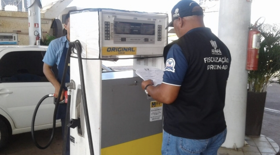Procon notifica 40 postos de combustíveis a justificarem preços à vista e no cartão