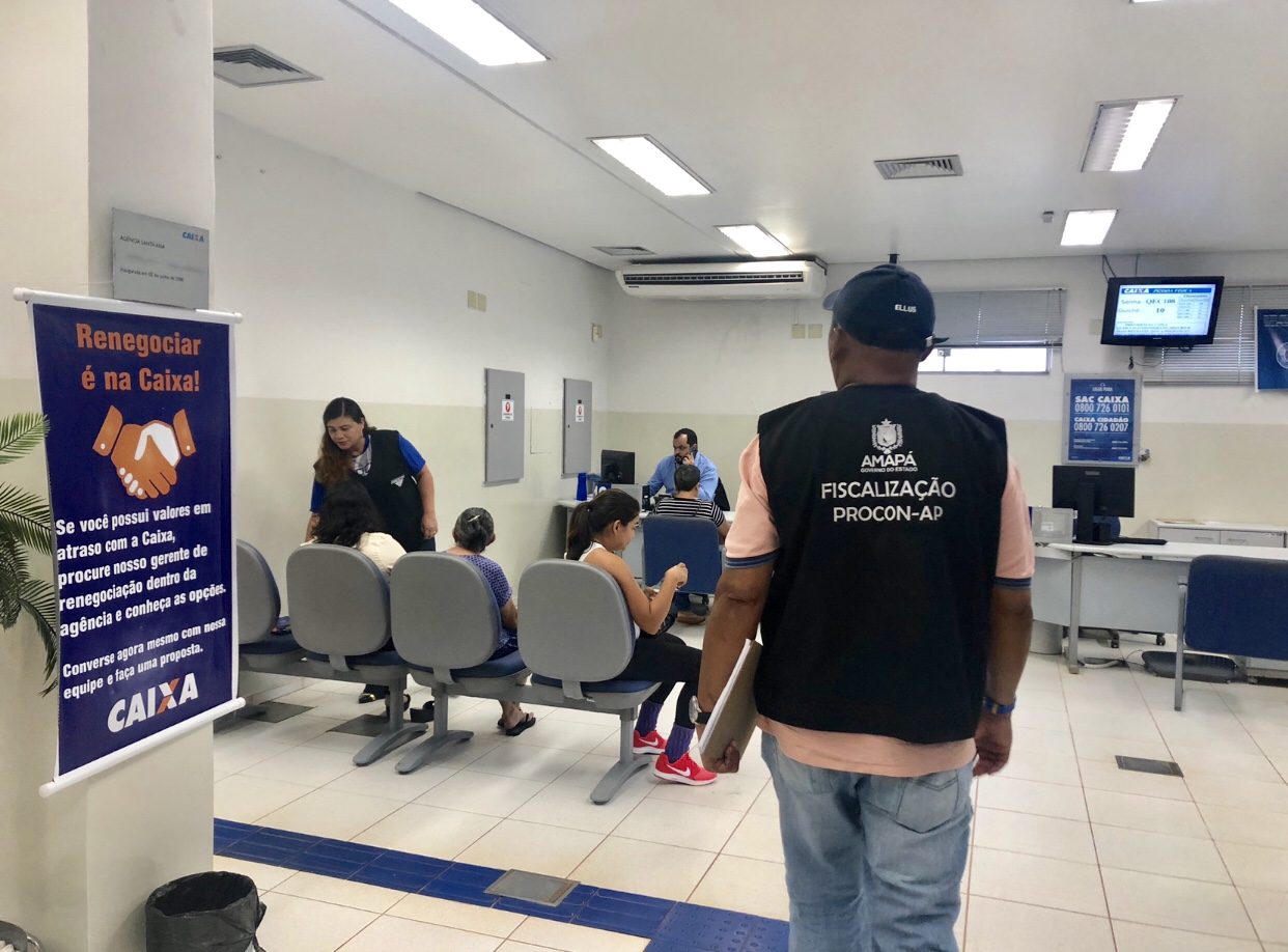Em operação repressiva, Procon autua agências bancárias em Santana