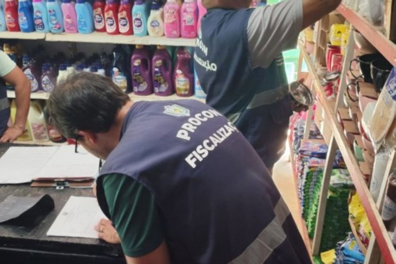 Procon Amapá apreende produtos fora do prazo de validade em estabelecimento comercial do bairro Pacoval, em Macapá