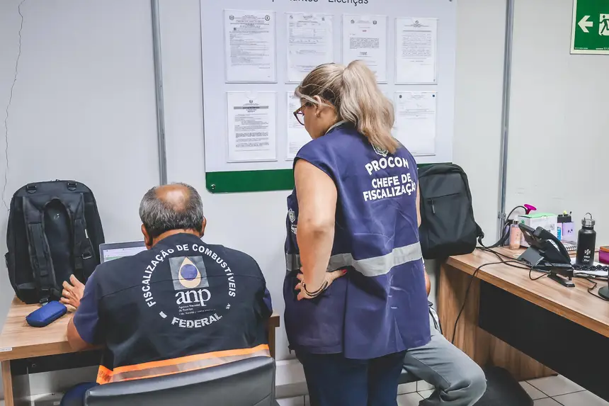 ESTAMOS DE OLHO