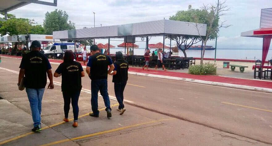 Fiscalização notifica bares no balneário da Fazendinha