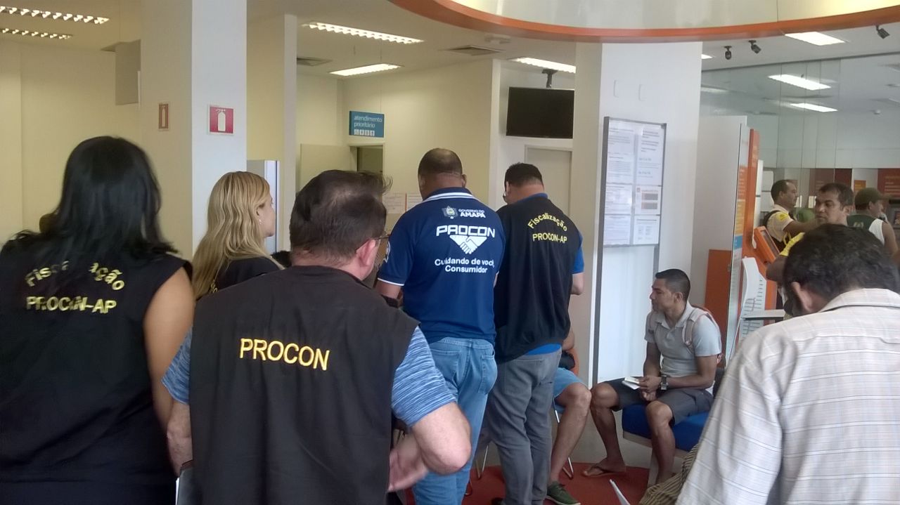 Operação Cronômetro do Procon interdita agência bancária