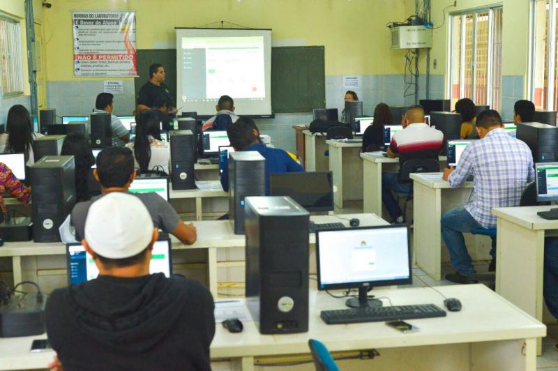 Digitadores recebem treinamento para realizar atualização cadastral dos servidores da PMS.