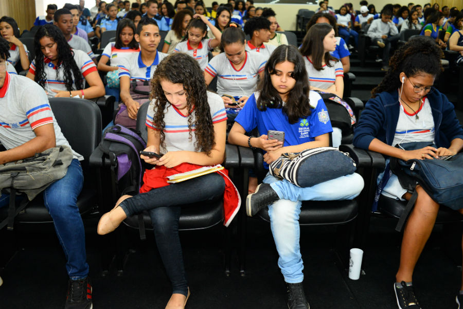 Aplicativo permite a pais e estudantes acesso a notas e frequência escolar