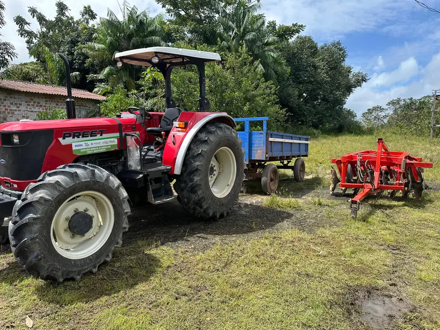 Governo do Amapá entrega patrulha mecanizada e carreta agrícola para agricultores de Tartarugalzinho