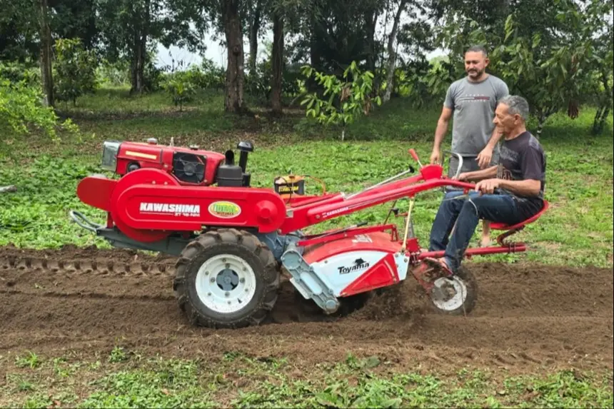 Agricultor de Porto Grande é beneficiado com microtrator financiado pelo Fundo de Desenvolvimento Rural do Governo do Amapá