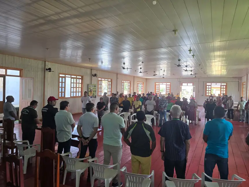 Governo do Amapá apresenta políticas públicas e linhas de crédito a agricultores da Vila Betel, em Mazagão